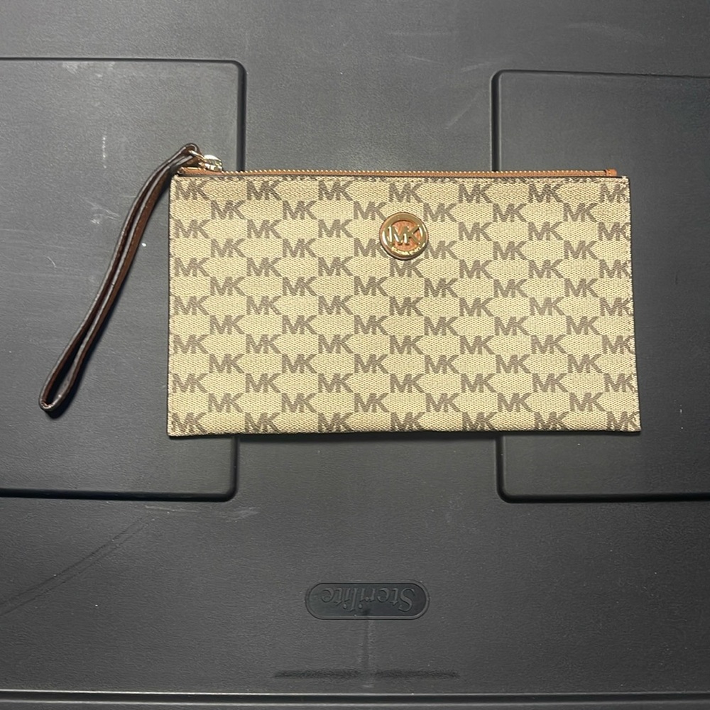 Michael Kors Tan CLUTCH WRISTLET BRAND NEW